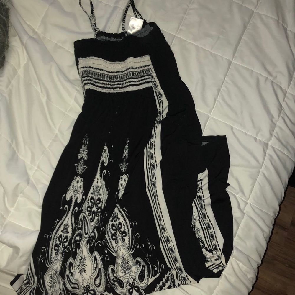 Women’s dress/ or swimsuit cover